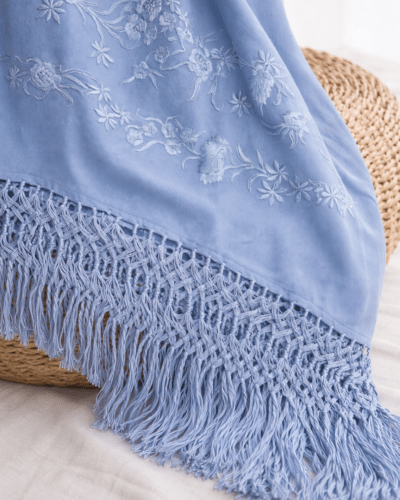 Mantón Flecos Celeste Bordado Celeste
